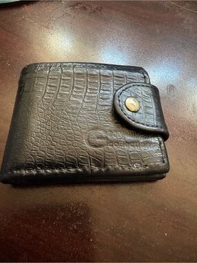 Men's Black Croc-Texture Snap Wallet